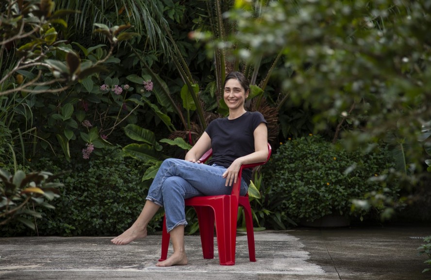 Maria Klabin lança livro com telas e desenhos que retratam cenas do ...