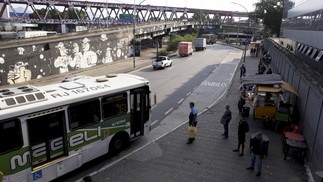 Avenida Brasil, na altura de São Cristóvão, bairro com aumento de 48,4% nos roubos a coletivo — Foto: Marcelo Theobald/Agência O Globo