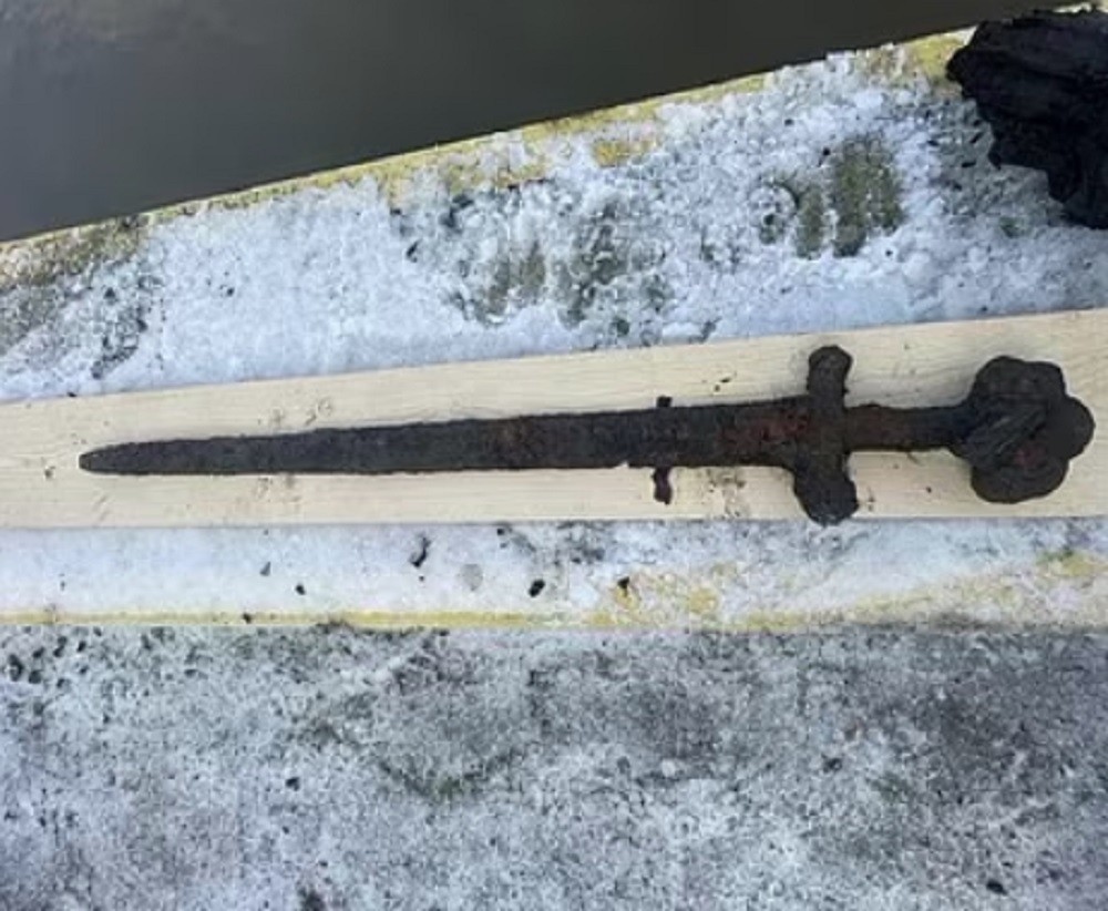 Conheça a Espada Ulfberht, a arma viking que desafiou a tecnologia da ...