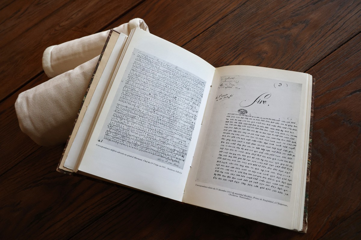 IA ajuda historiadores a decifrar mensagens da época de Napoleão e ler papiros carbonizados