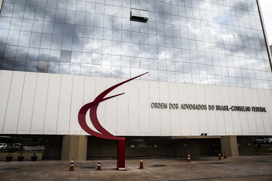 Segunda fase do exame da OAB é alvo de controvérsia: candidatos pedem cancelamento da prova