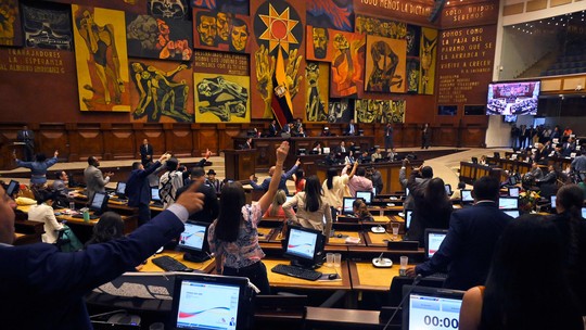Congresso do Equador aprova abertura de processo de impeachment contra o presidente Guillermo Lasso
