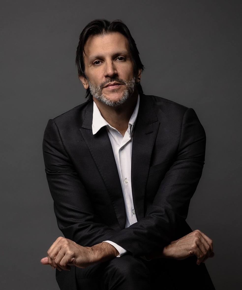 Carlos Prazeres: repertório inclui Carlos Gomes, Tchaikovsky, Villa-Lobos, Ennio Morricone e Marcelo Caldi — Foto: Divulgação/Lucas Seixas