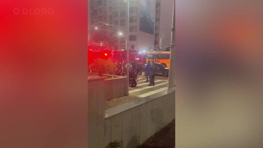 Homem morre e outros dois ficam feridos em acidente em Copacabana