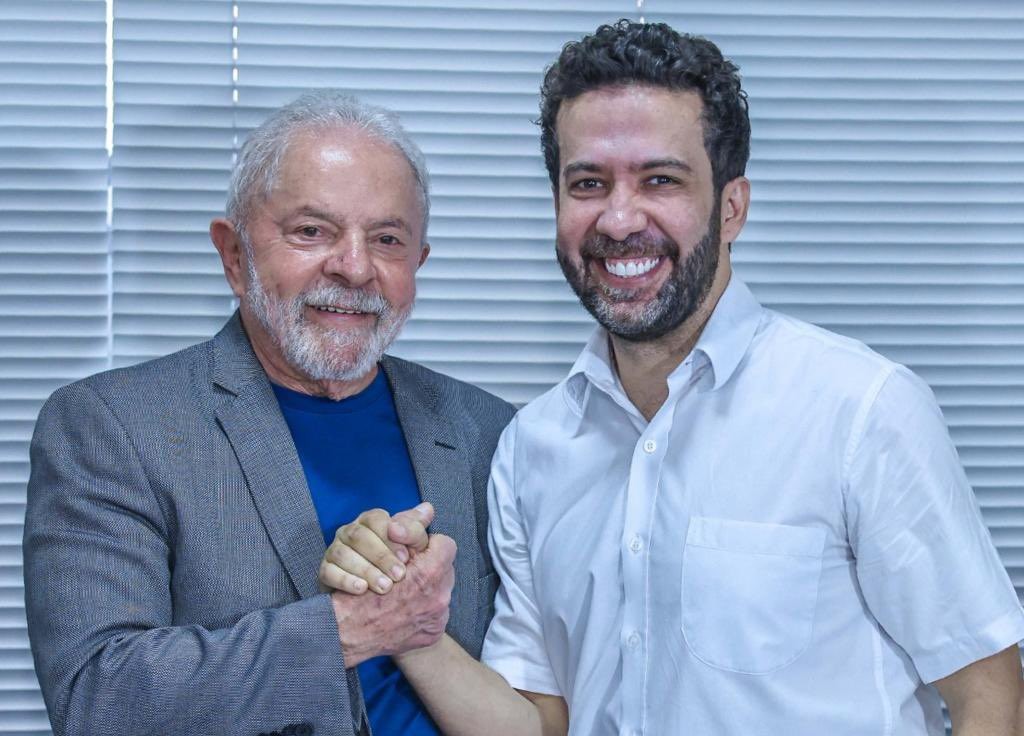 Lula prepara live com Janones no horário da entrevista de Flávio à Globo