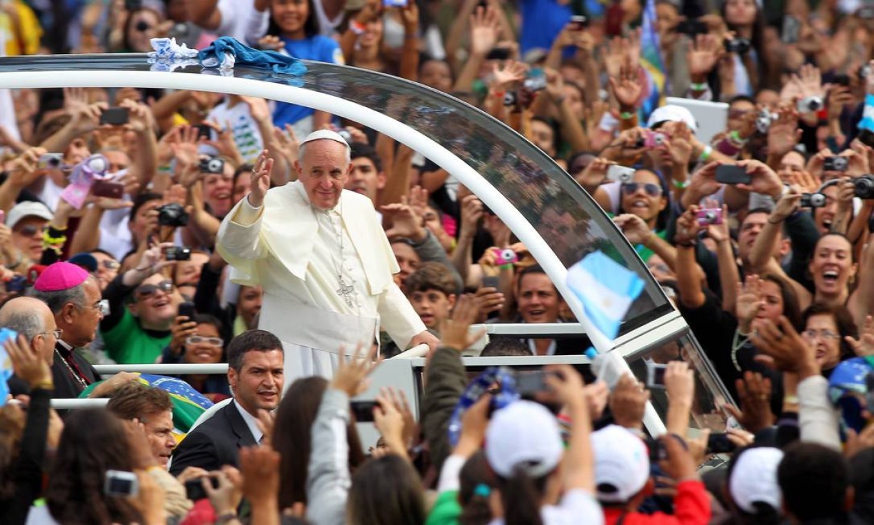 Último dia da Jornada Mundial da Juventude o Papa Francisco saudou os peregrinos. — Foto: Marcelo Theobald / Agência O Globo - 28/07/2013