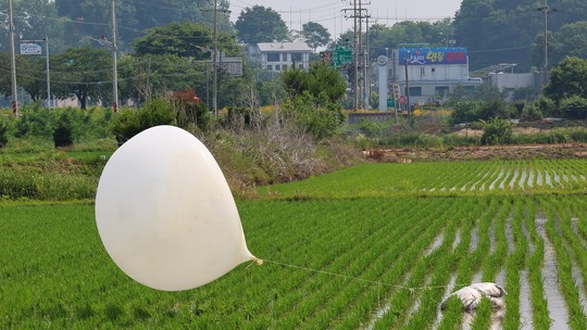 Coreia do Norte envia mais balões com lixo para o Sul, e irmã de Kim faz ameaça contra 'guerra psicológica'