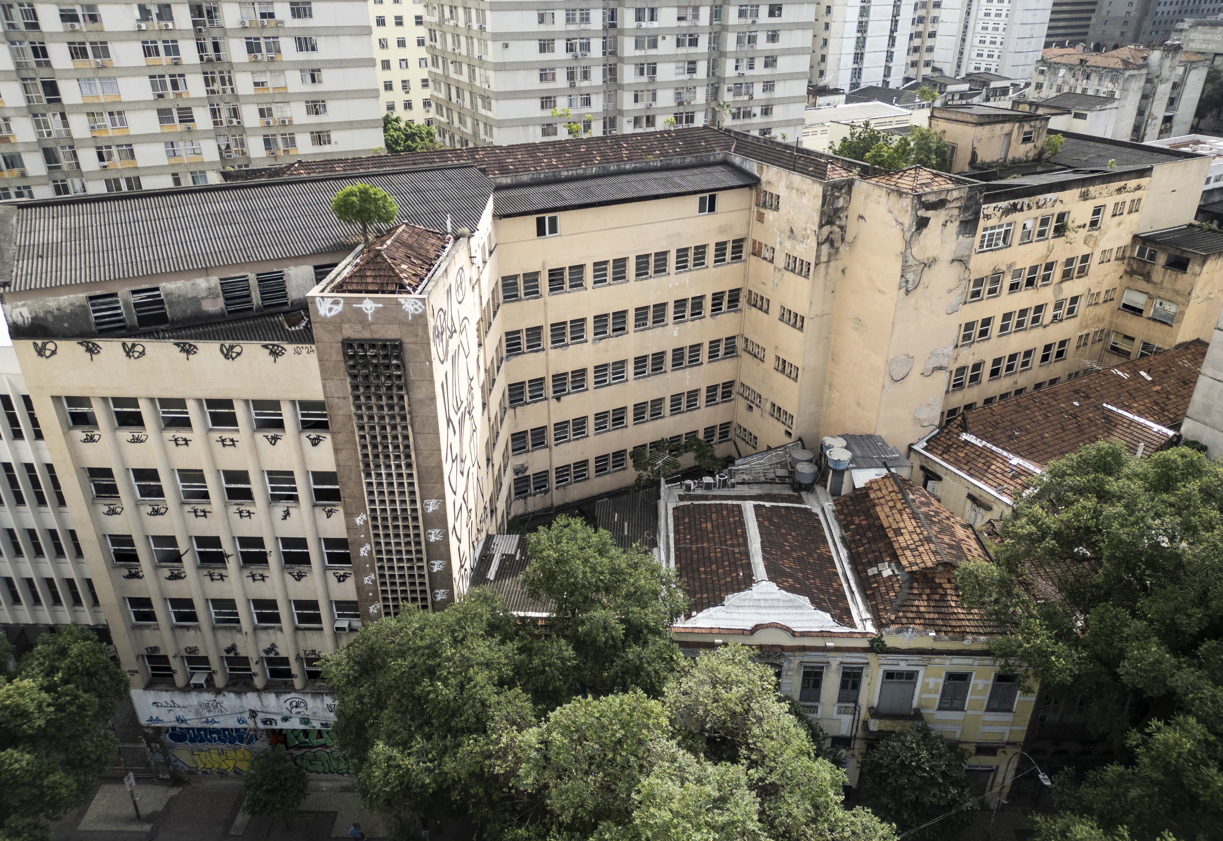 Prédio Histórico do IML no Rio Sofre com Abandono e Deterioração