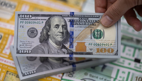 Dólar vai a R$ 5,30, maior nível em um ano e meio. Compro agora ou depois?
