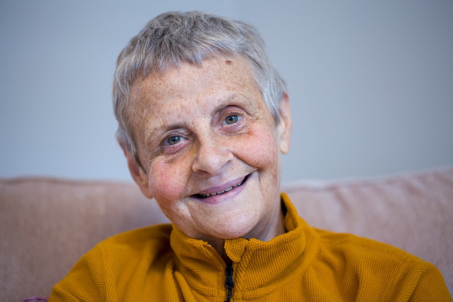 Wendy Mitchell, autora de 67 anos, fala sobre o convívio com a demência em suas obras.