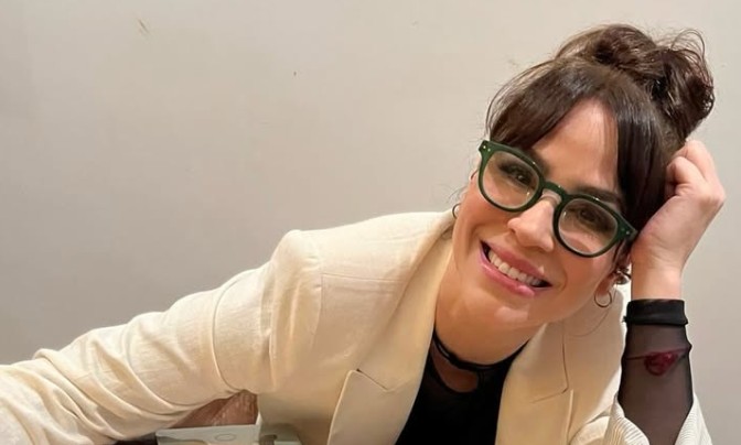 Atriz Larissa Bracher, Conhecida Por "Marjasso"SE defines Como Uma "Life coach". Elalançou Há Poucotempo um livro focado em seus aprendizados sobre aneurociência.