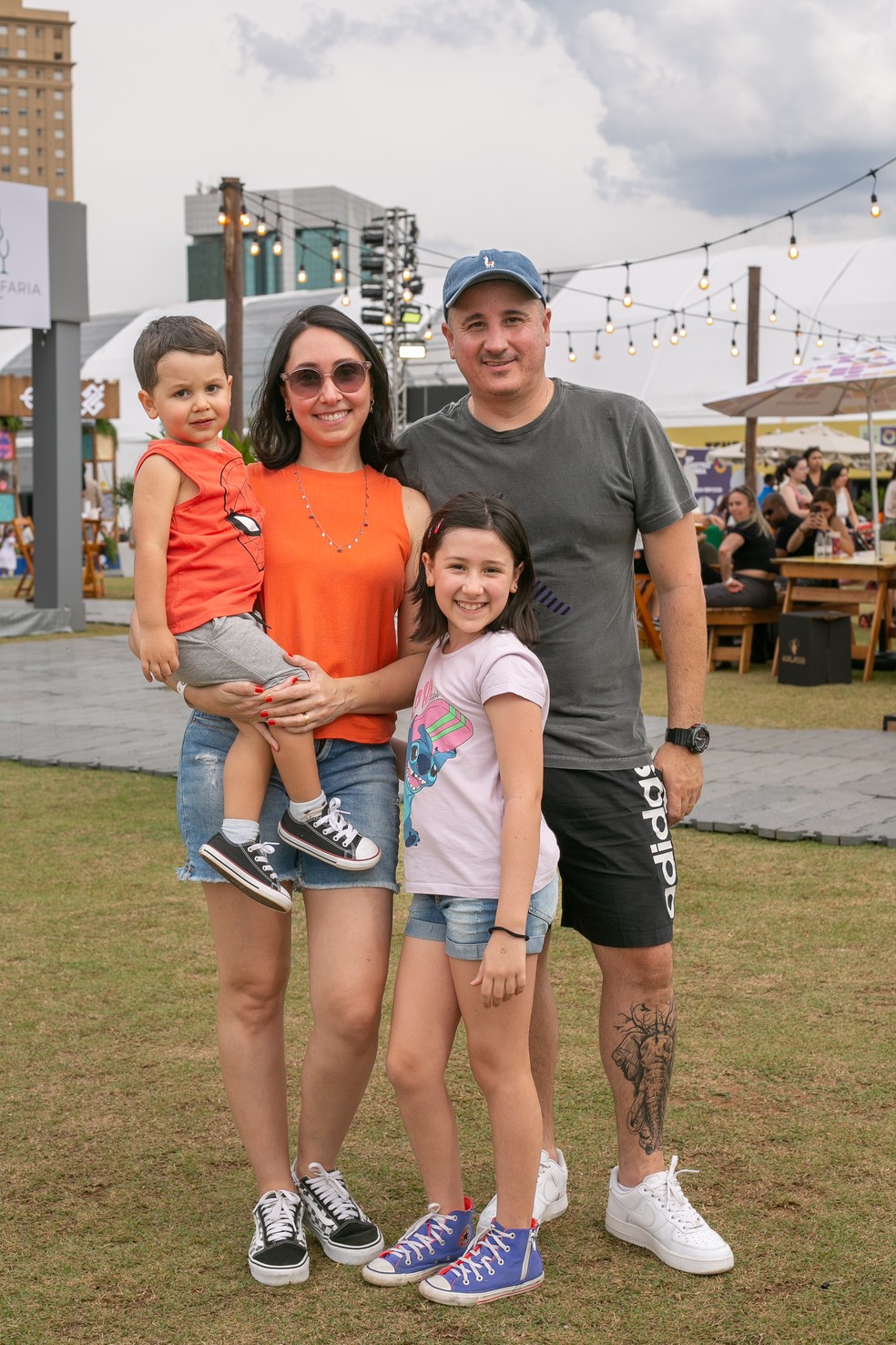 Família Socrepa: as crianças João Vicente e Alice estavam em companhia dos pais Mariana e Alexandre curtindo o domingo — Foto: Rogerio Vieira - Valor
