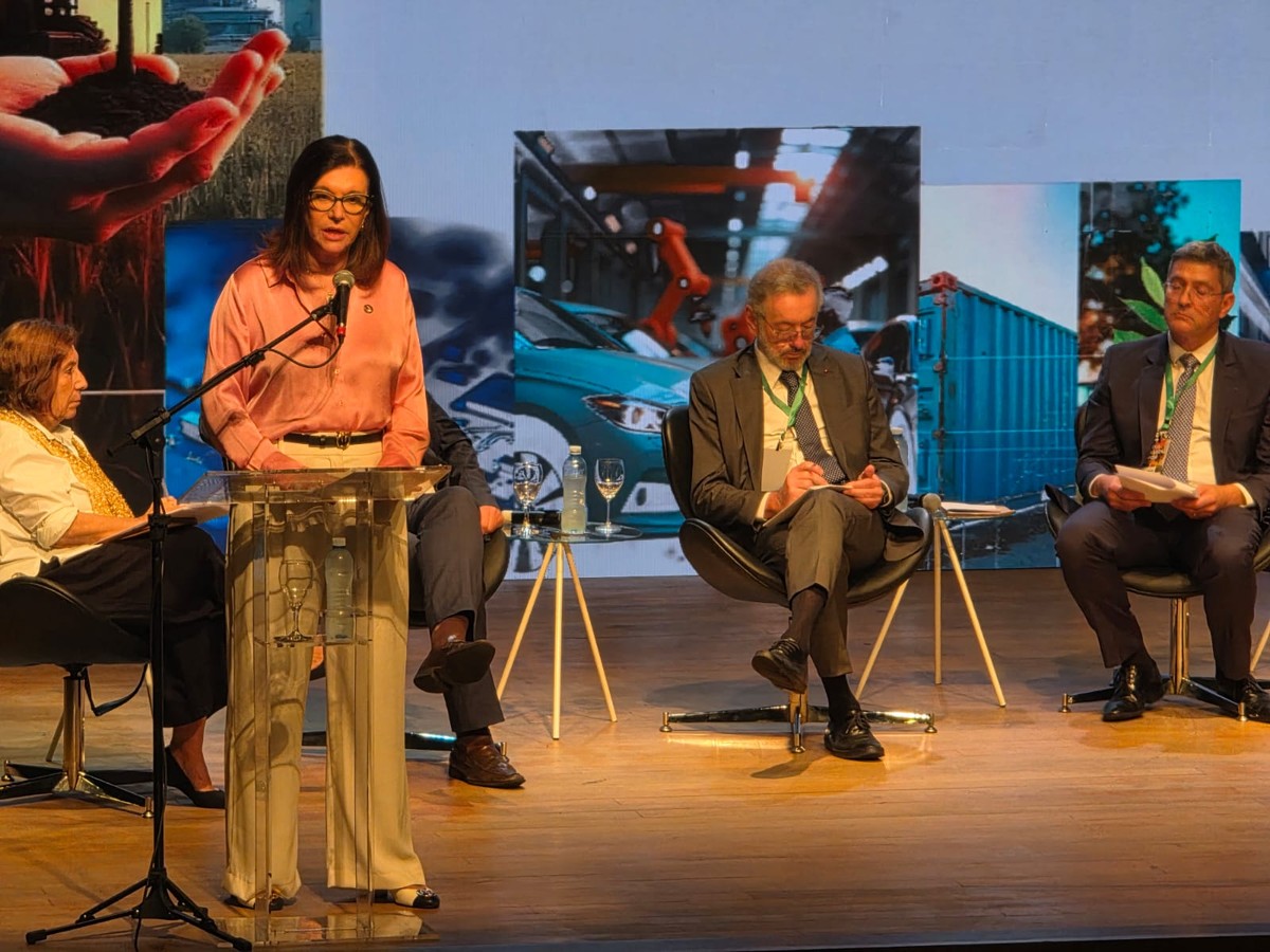 'Se o petróleo cair mais, vamos reduzir os preços da gasolina e do diesel', diz presidente da Petrobras