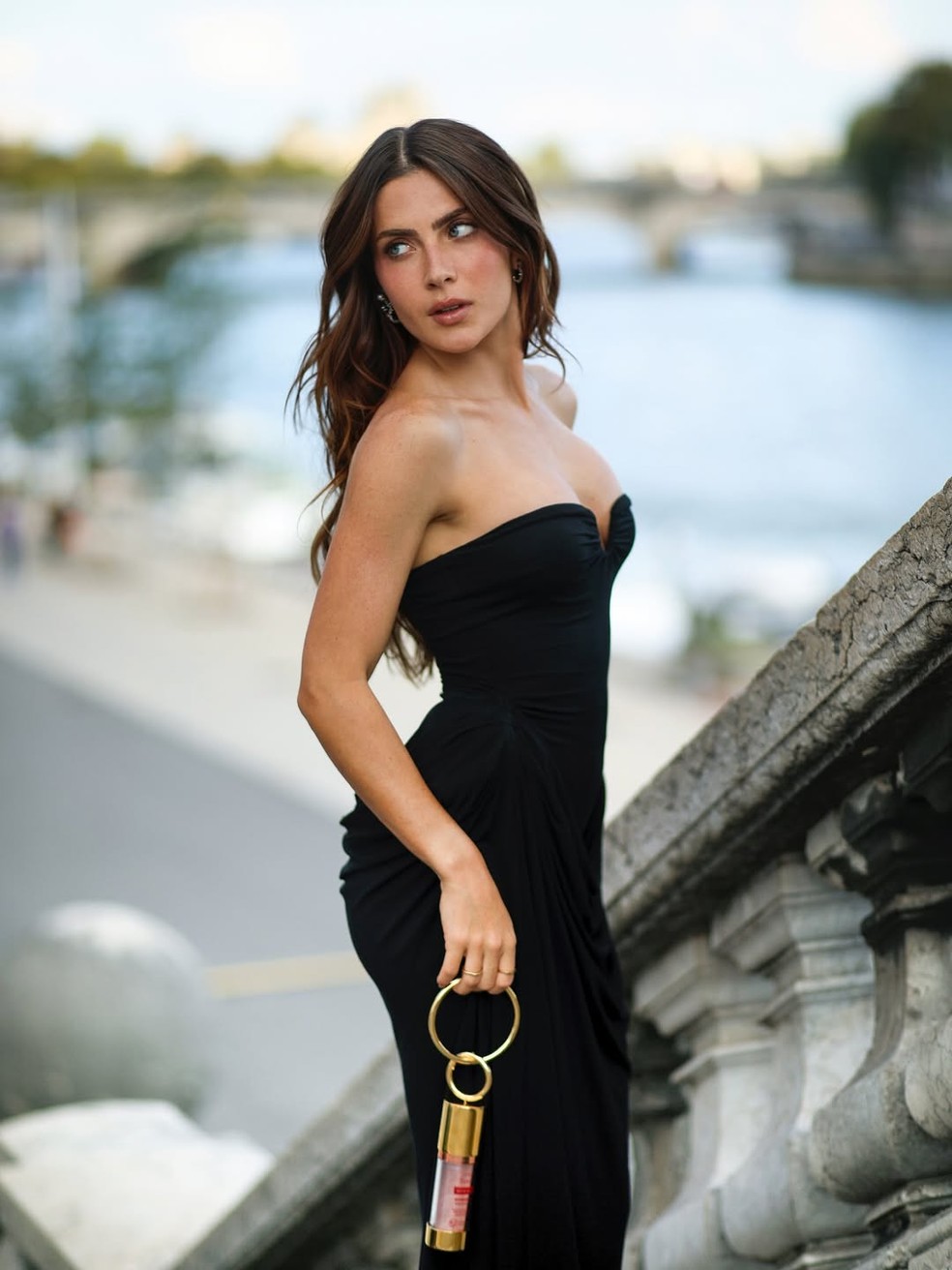 Jade Picon transforma acessório de beleza em joia e fala sobre autoestima em Paris — Foto: Reprodução Instagram