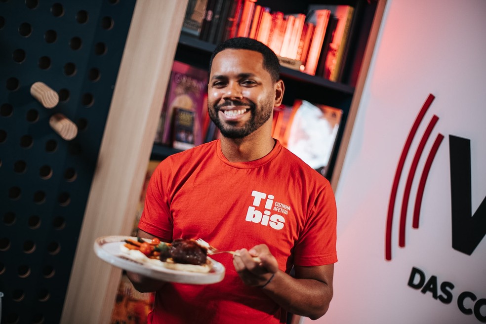 Tibis. Campeão de 2025, Evandro Macedo apresentará  seu frango defumado  no Favela Gastronômica — Foto: Divulgação/Hector Santos
