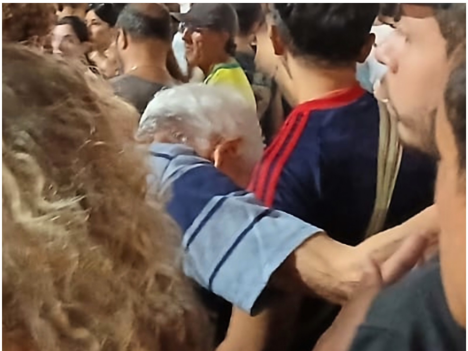 Idoso de 80 anos viaja 320km para assistir Shakira em Copacabana: 'Essas experiências são combustível para a vida'