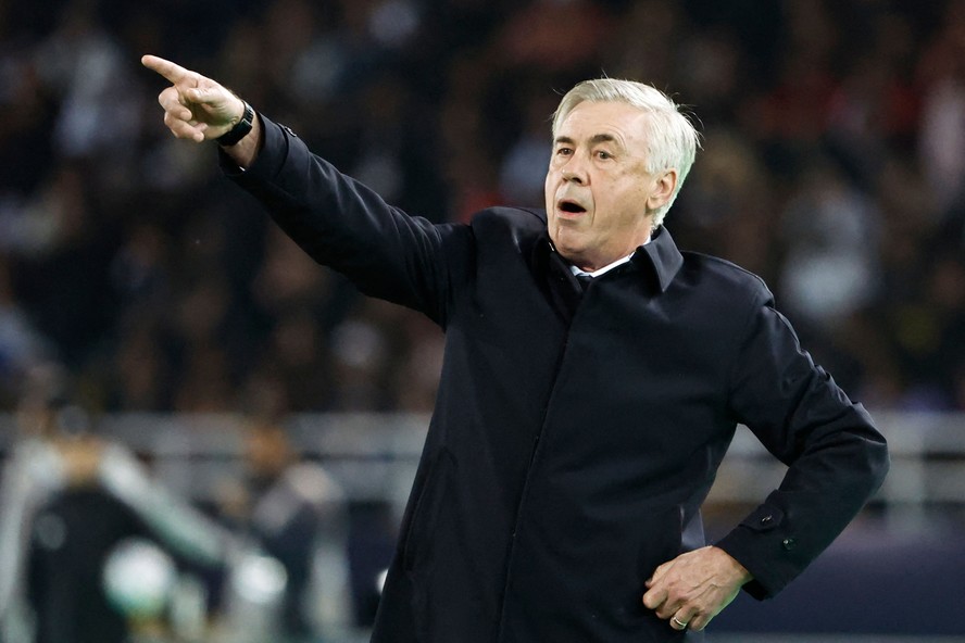 Ancelotti diz que fica no Madrid até que o expulsem