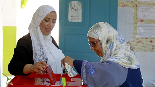 Com só 25% de participação eleitoral, Tunísia aprova nova Constituição que ameaça a sua democracia