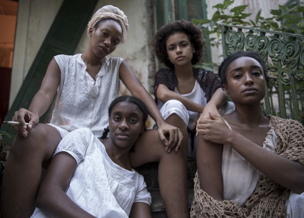 No filme “Quatro meninas”, da esquerda para a direita, as atrizes Ágatha Marinho, Maria Ibraim, Alana Cabral e Dhara Lopes — Foto: Divulgação/Cris Lucena