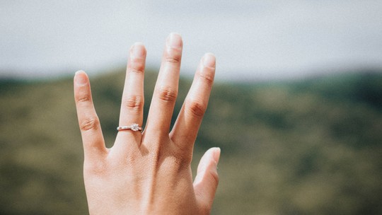 ‘Dedo Ozempic’: pacientes relatam perder anéis e pulseiras com mãos magras demais