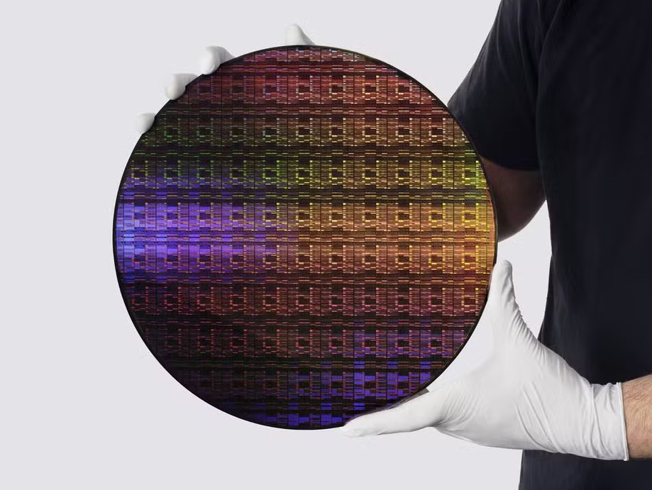 IBM apresenta novo chip com 50% a mais de poder computacional