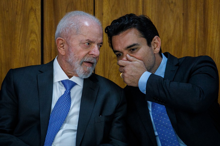 Presidente Lula e o ministro Celso Sabino