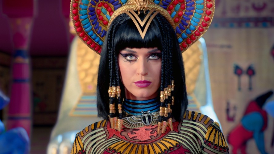 Katy Perry em 'Dark horse'