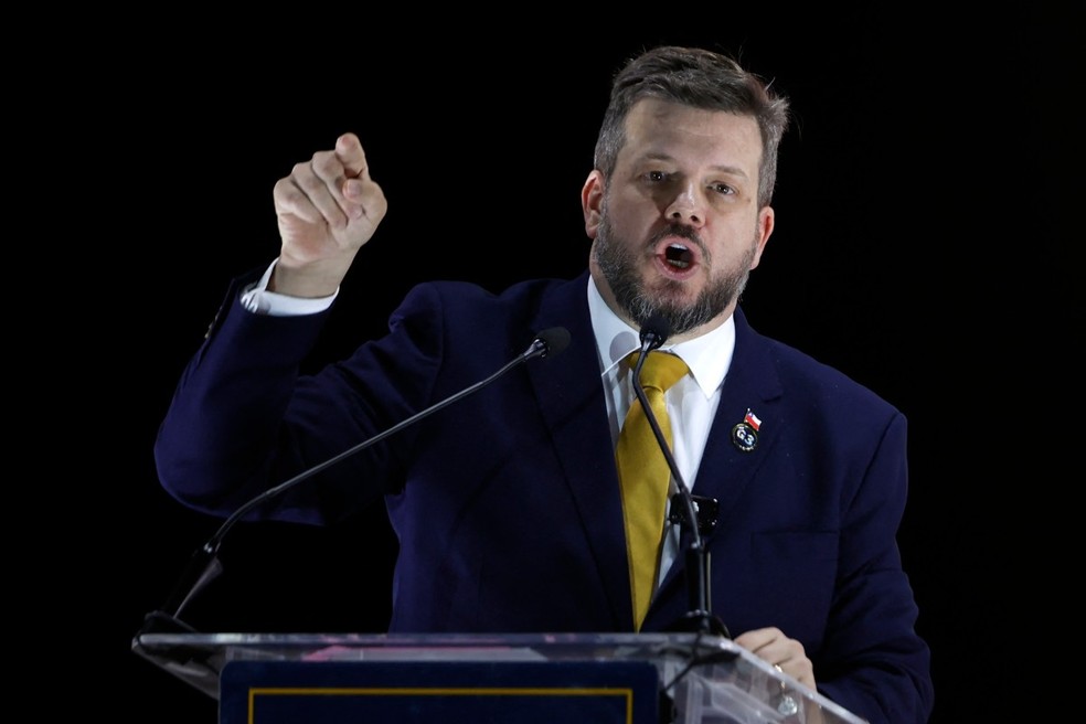 Chilean presidential candidate Johannes Kaiser of the National Liberal Party speaks to supporters during the closing rally of the election campaign in Santiago on November 12, 2025 — Photo: Raul BRAVO / AFP