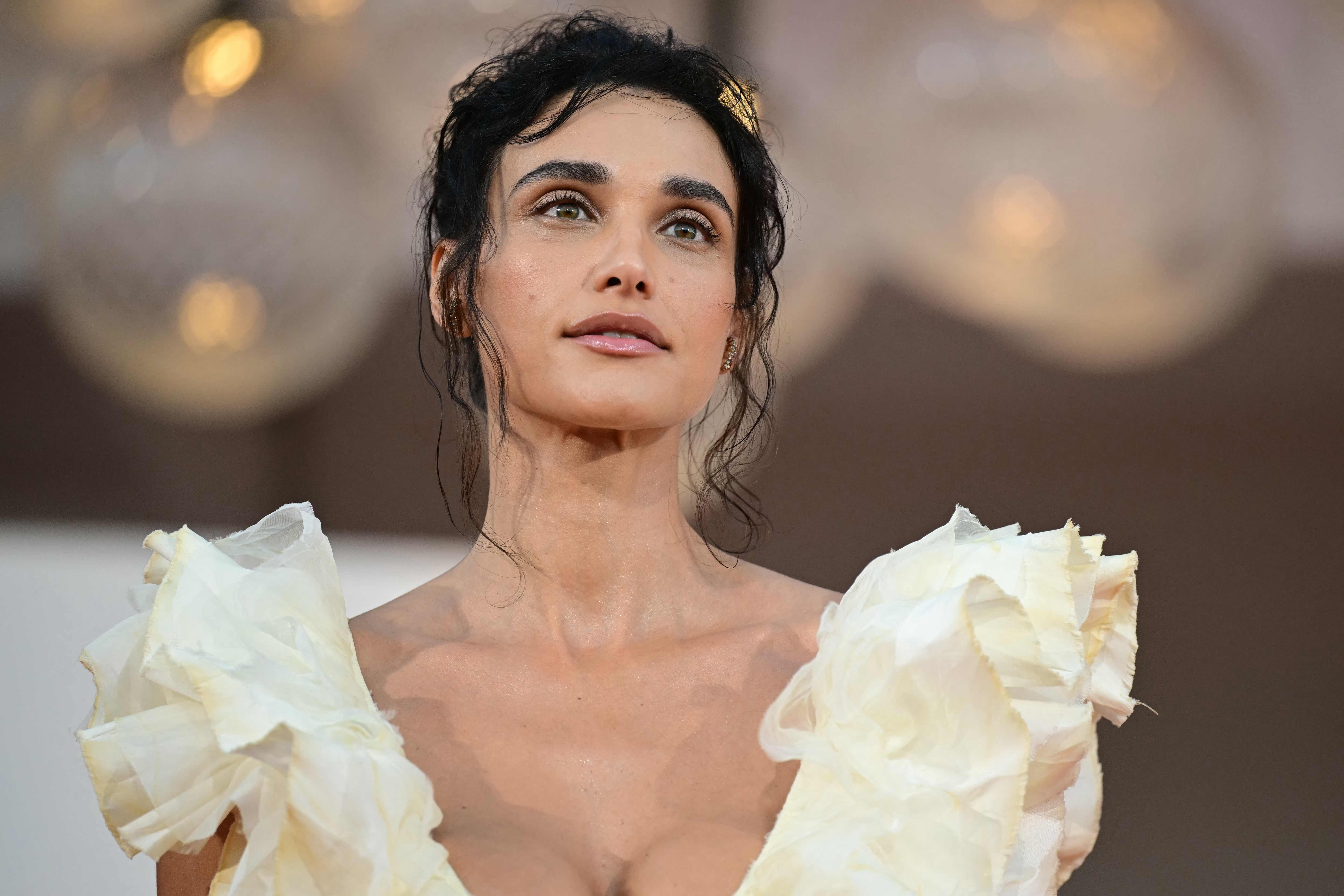 Débora Nascimento arrasa em Veneza ao lado de Ricky Martin e Gael García Bernal