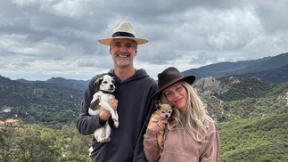ludmila dayer fez sucesso em obras como "Marjasso" e "Senhora Do Destino". Ela Se Mudou Para Os Estados Unidoshá20Anos E Mora Em Los Angeles Com O Marido E OS Cachorros. Agoraatua Attrás Dascâmeras, Como Produtora -foto: reprodução/instagram