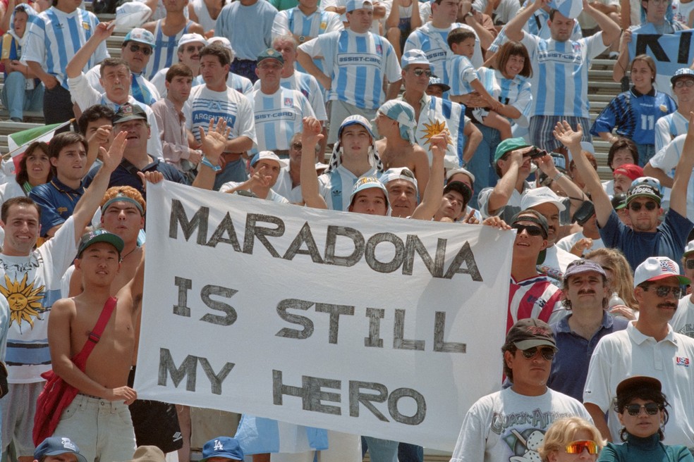 Empresa sueca fecha acordo com herdeiros de Maradona para lançar linha oficial de produtos do astro — Foto: AFP
