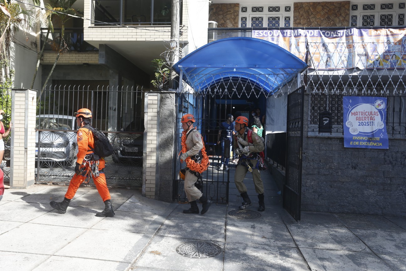 Emocionado após incêndio, superintendente do Império Serrano diz que ...