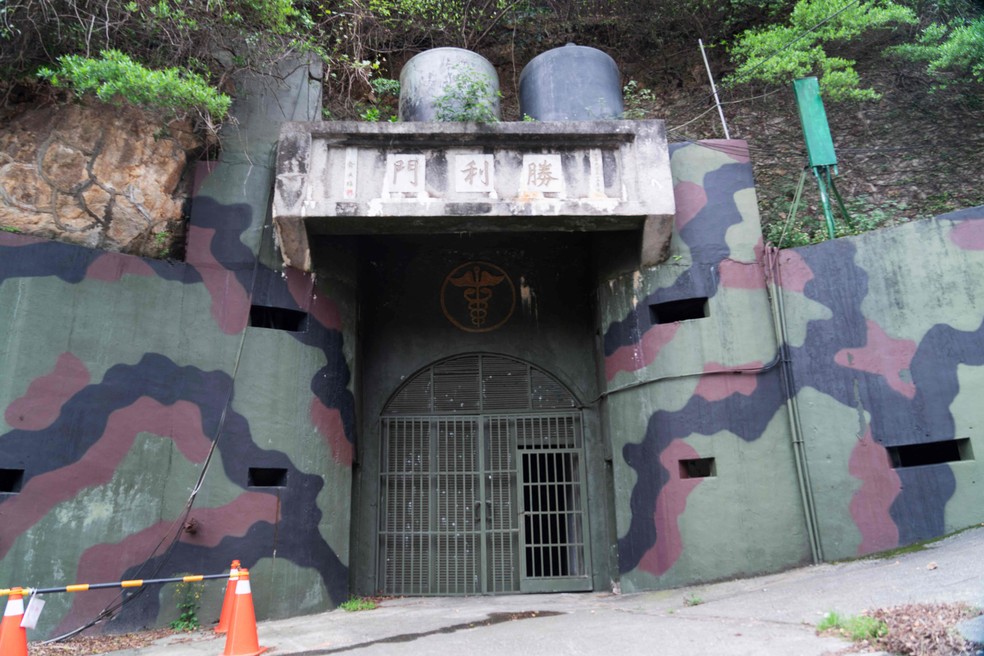 Entrada de túnel militar antigo no arquipélago de Matsu, em Taiwan  — Foto:  Jack MOORE / AFP