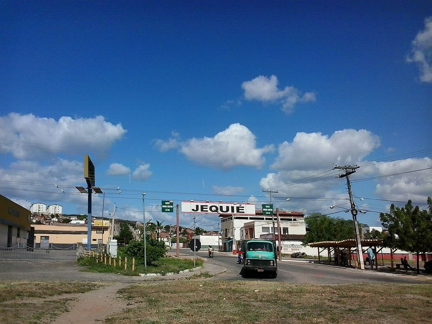 A entrada de Jequié, na Bahia, cidade mais violenta do país em 2022 entre municípios acima de 100 mil habitantes