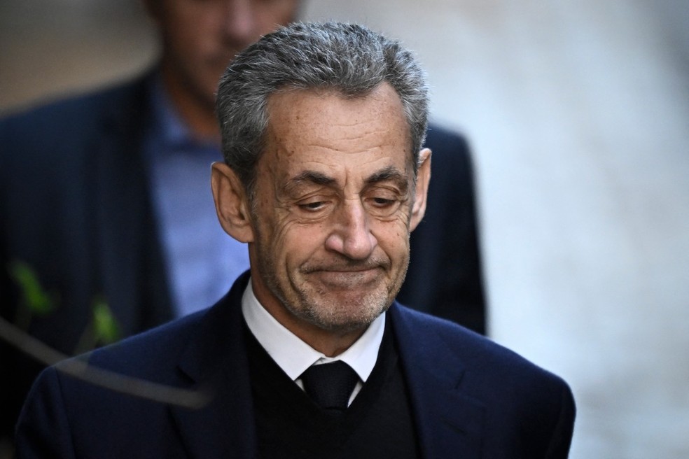 Nicolas Sarkozy inicia cumprimento de pena por financiamento ilegal de campanha — Foto: AFP