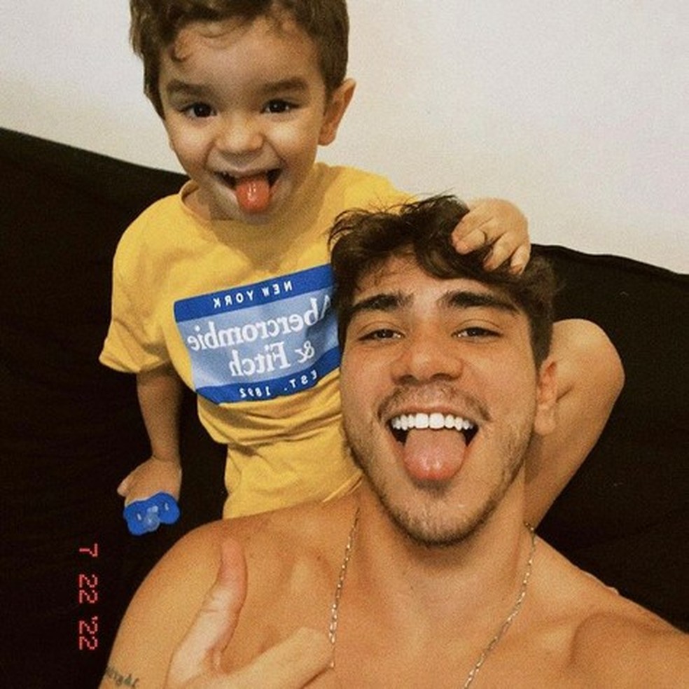 João Fernandes e o filho  (Foto: Reprodução/Instagram) — Foto:         