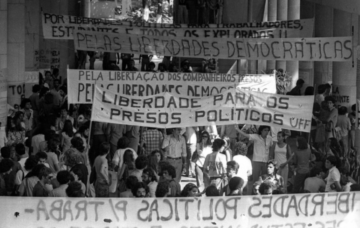 Datafolha: para sete em cada dez brasileiros, a democracia é a melhor ...