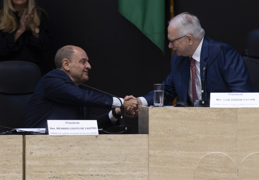 Ricardo Couto deve ficar no governo até o fim do ano