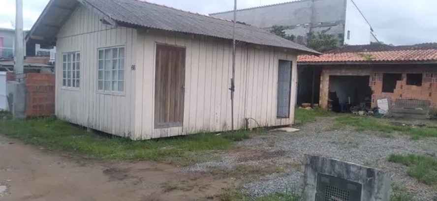 Casa onde corpos de mulheres e cachorro foram encontrados esquartejados é colocada à venda em Santa Catarina