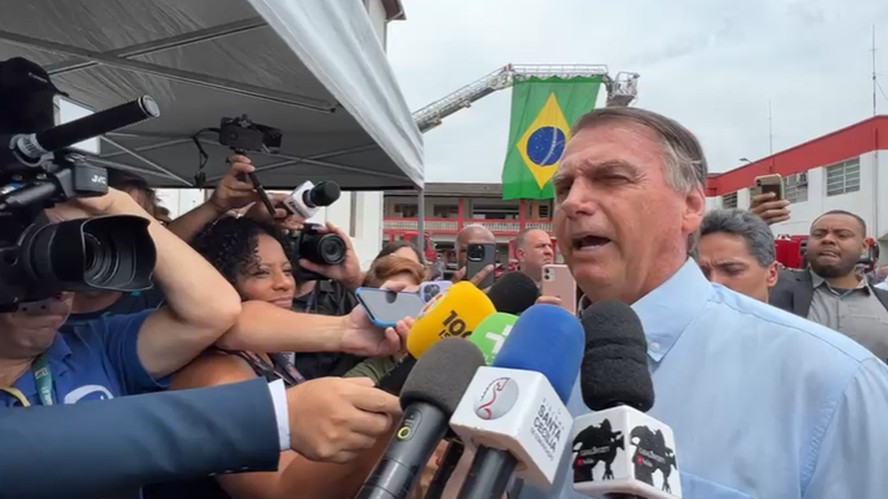 O ex-presidente Jair Bolsonaro em agenda em Santos (SP)