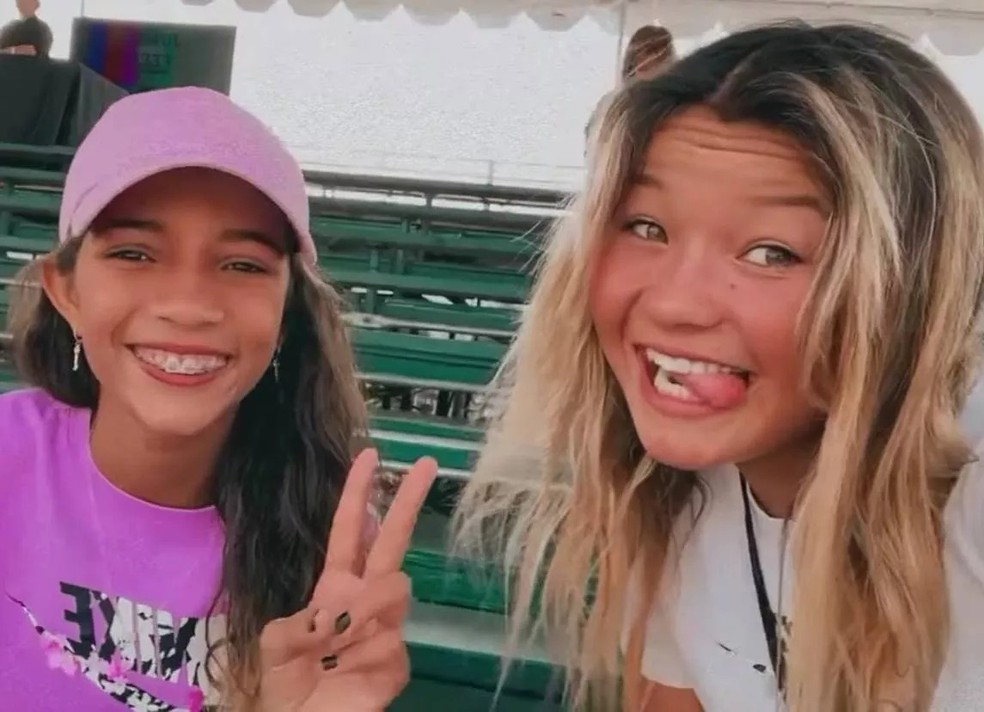 Leissa Leal and Skye Brown are friends who bonded over skateboarding — Photo: Reproduction / Instagram
