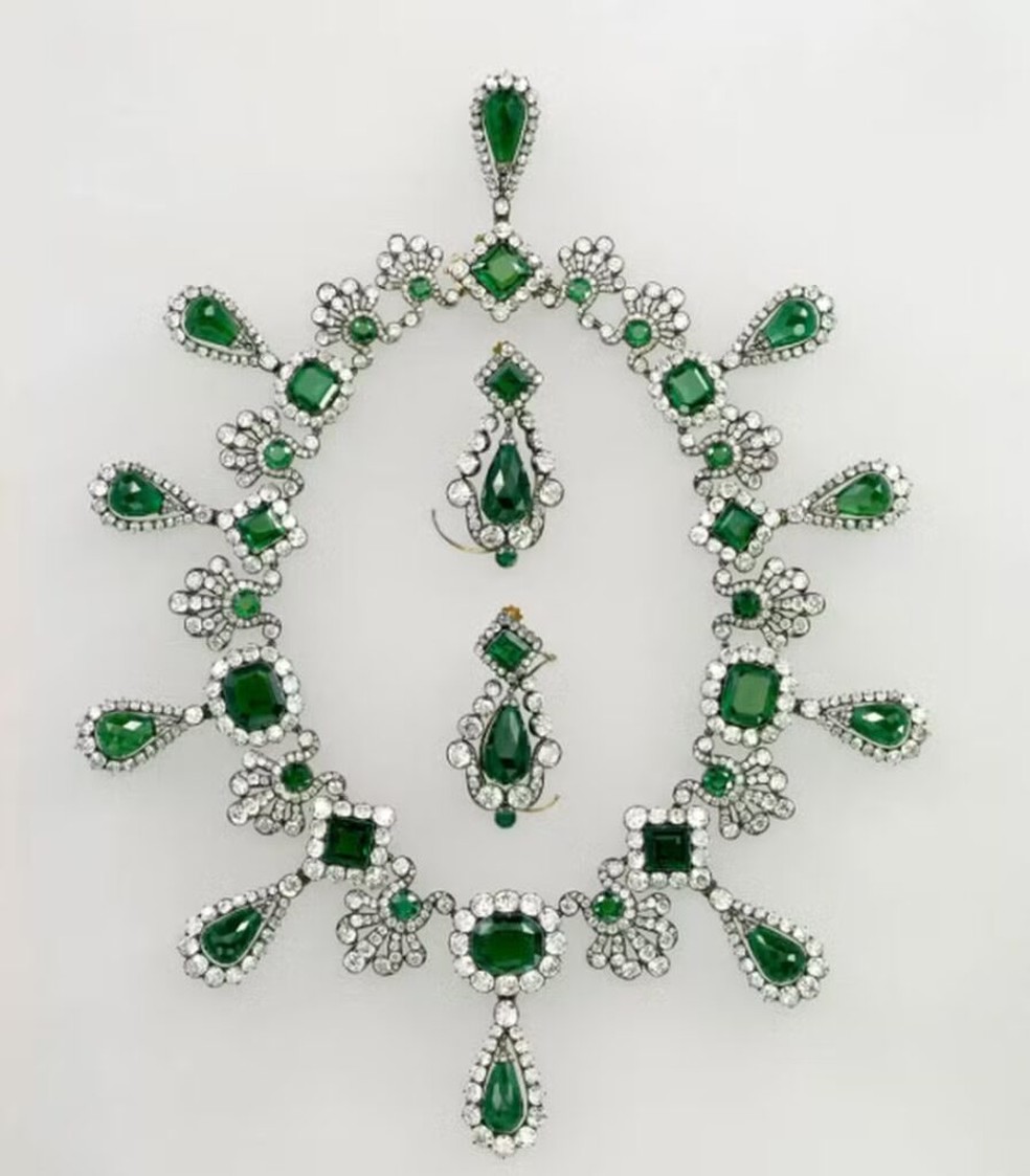 Colar e brincos de Marie-Louise — Foto: Reprodução