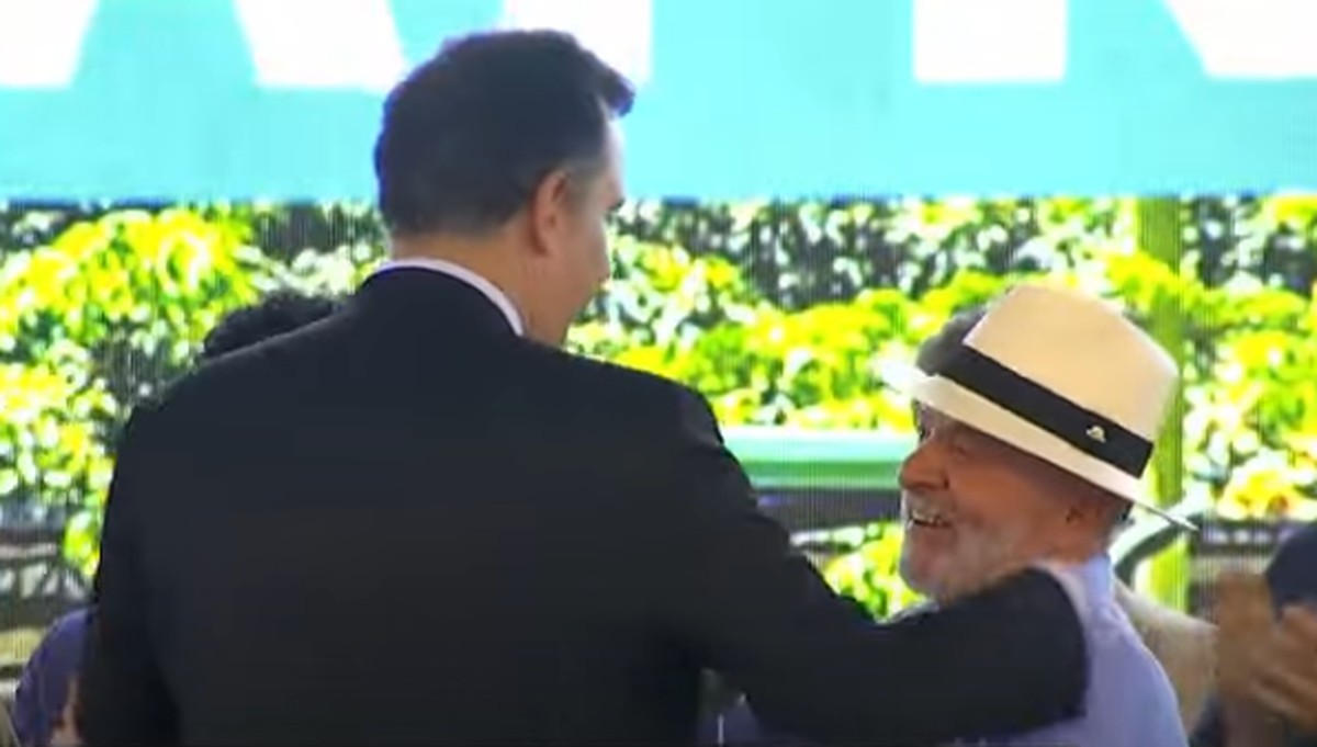 Lula faz 'campanha' para Rodrigo Pacheco em Minas: 'Nenhum desses picaretas têm chance de competir contra'