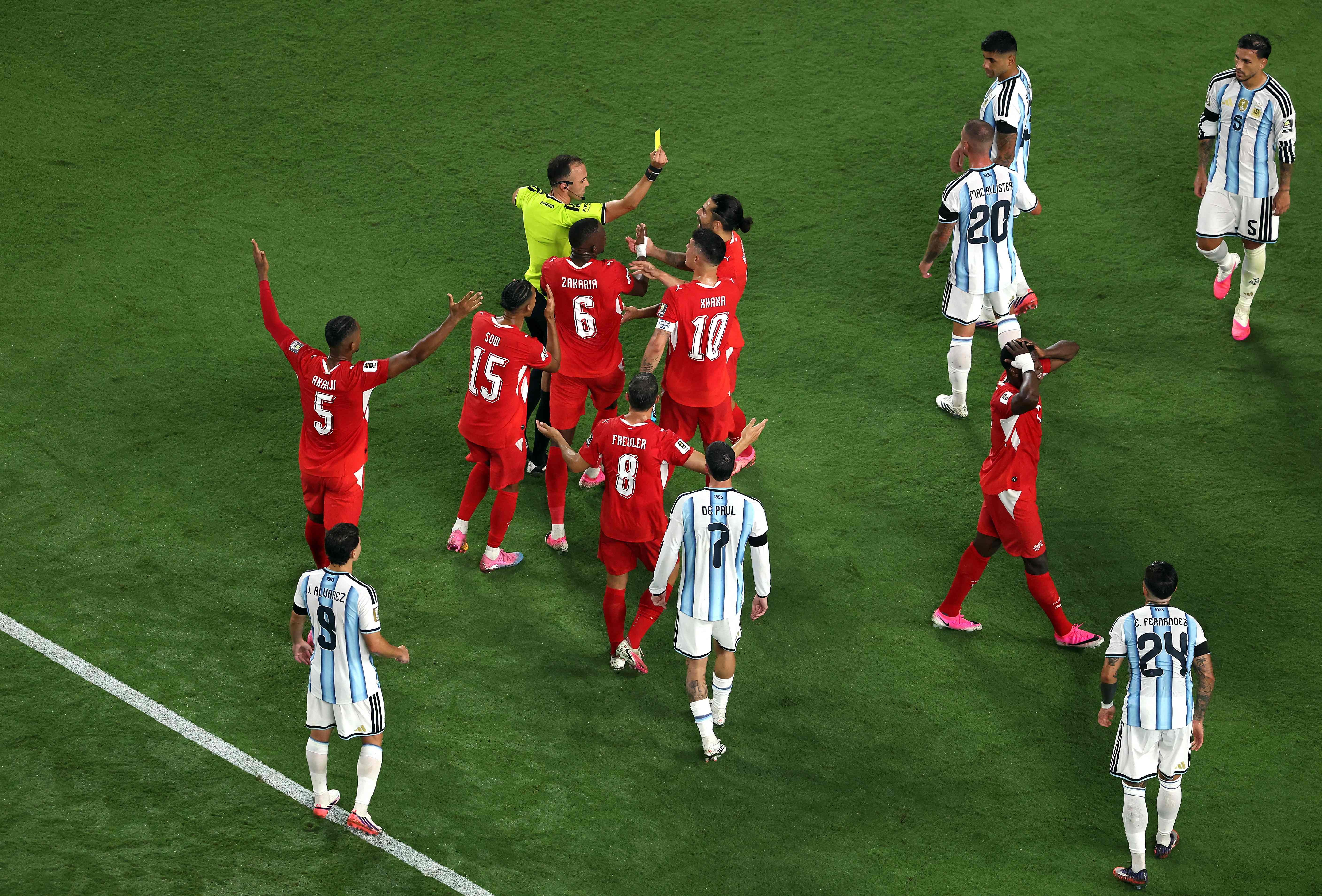 Argentina na semi: Inglaterra acusa 'arbitragem armada'