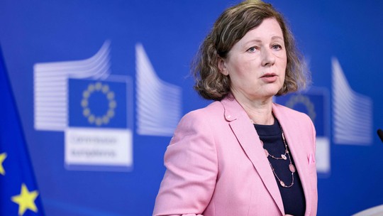 UE vai exigir que conteúdo gerado por inteligência artificial com potencial de desinformação seja rotulado