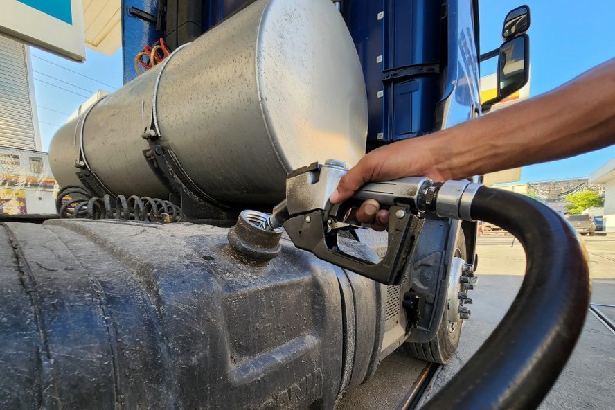 Petrobras baixa preço do diesel pela 3ª vez no ano