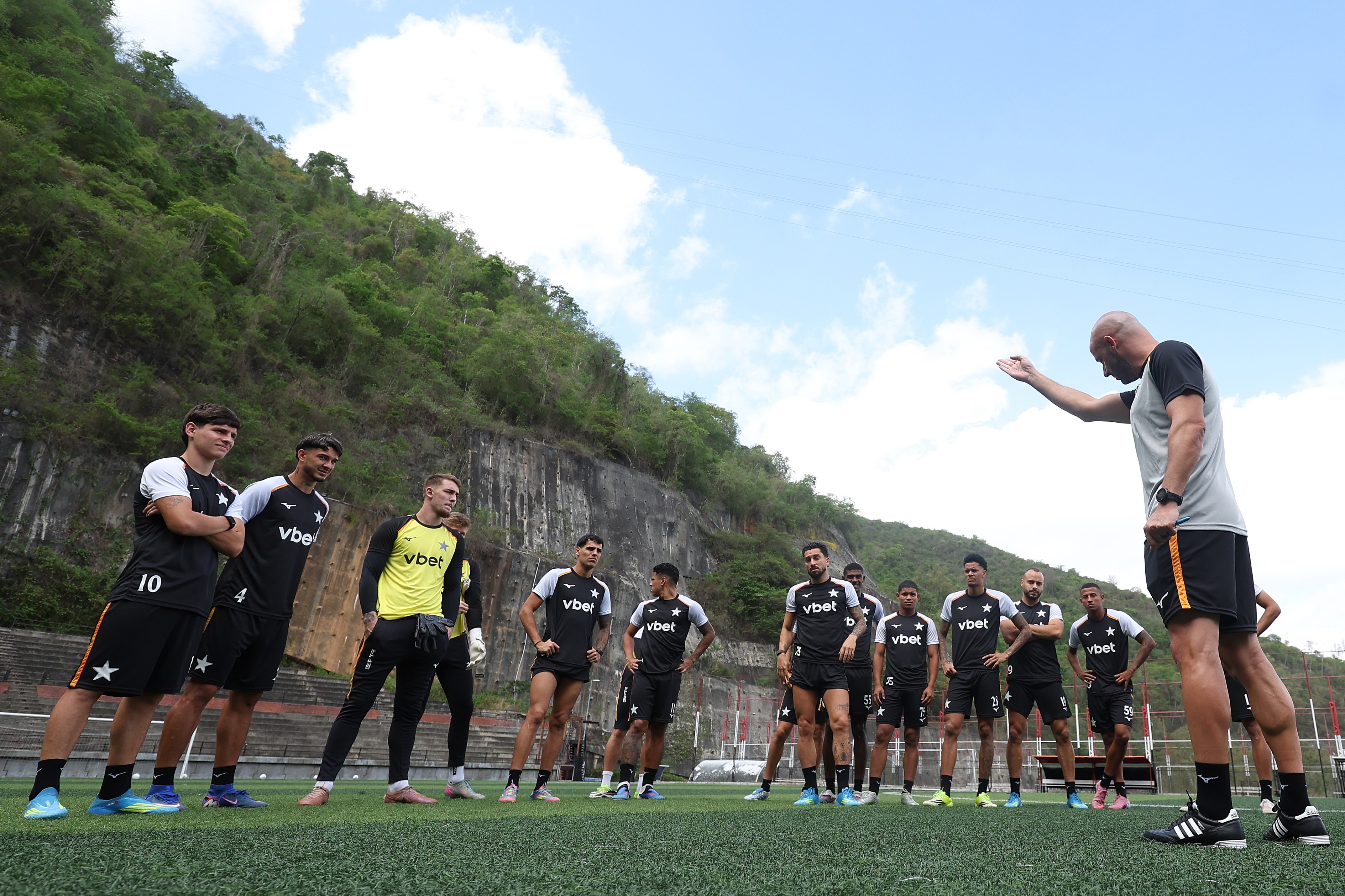 Botafogo enfrenta o Bahia antes de 