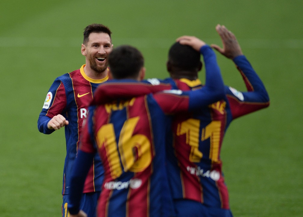 Messi e Dembélé jogaram juntos no Barcelona — Foto: CRISTINA QUICLER / AFP