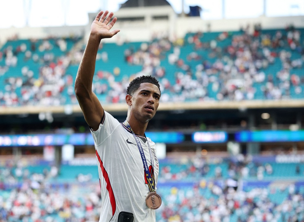 Jude Bellingham com a medalha de terceiro colocado da Copa do Mundo de 2026 — Foto: Buda Mendes/Getty Images/AFP