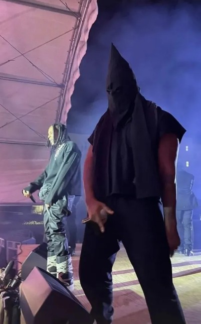 Kanye West enfurece fãs ao usar roupa da Ku Klux Klan para festa em Miami